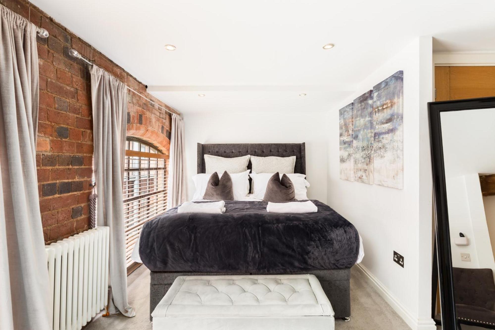 High End Luxury Townhouse In Jq, 4 Bedrooms, Flat Screen Tv In All Rooms, Free Parking, Near Birmingham City Centre Deposit Required Екстериор снимка