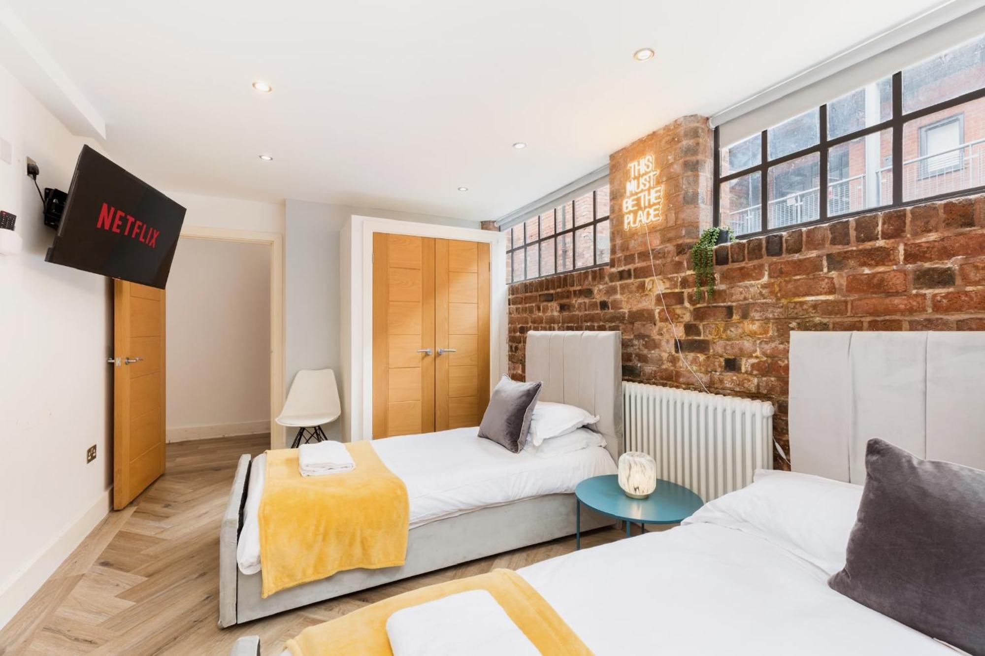 High End Luxury Townhouse In Jq, 4 Bedrooms, Flat Screen Tv In All Rooms, Free Parking, Near Birmingham City Centre Deposit Required Екстериор снимка