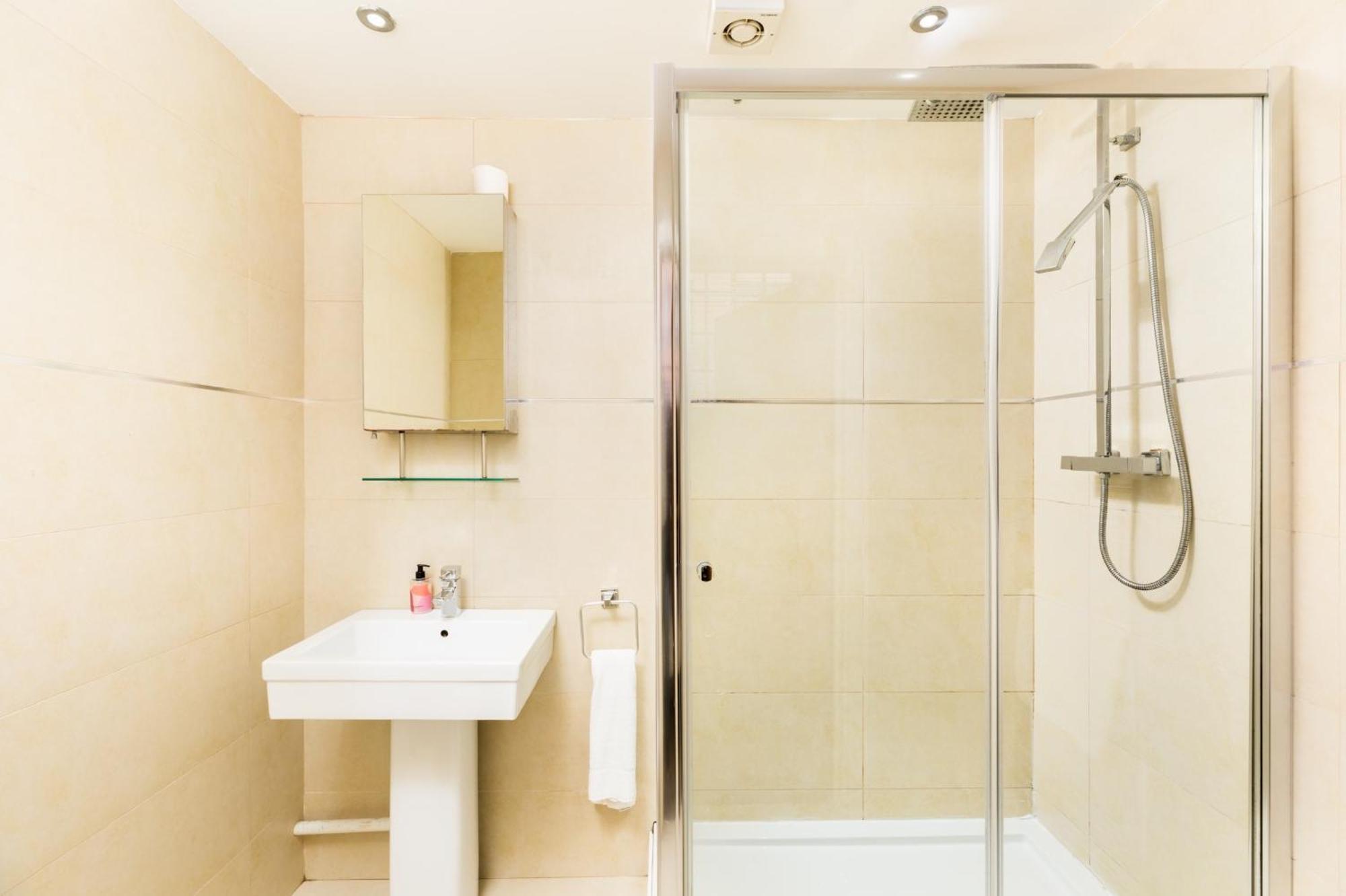 High End Luxury Townhouse In Jq, 4 Bedrooms, Flat Screen Tv In All Rooms, Free Parking, Near Birmingham City Centre Deposit Required Екстериор снимка