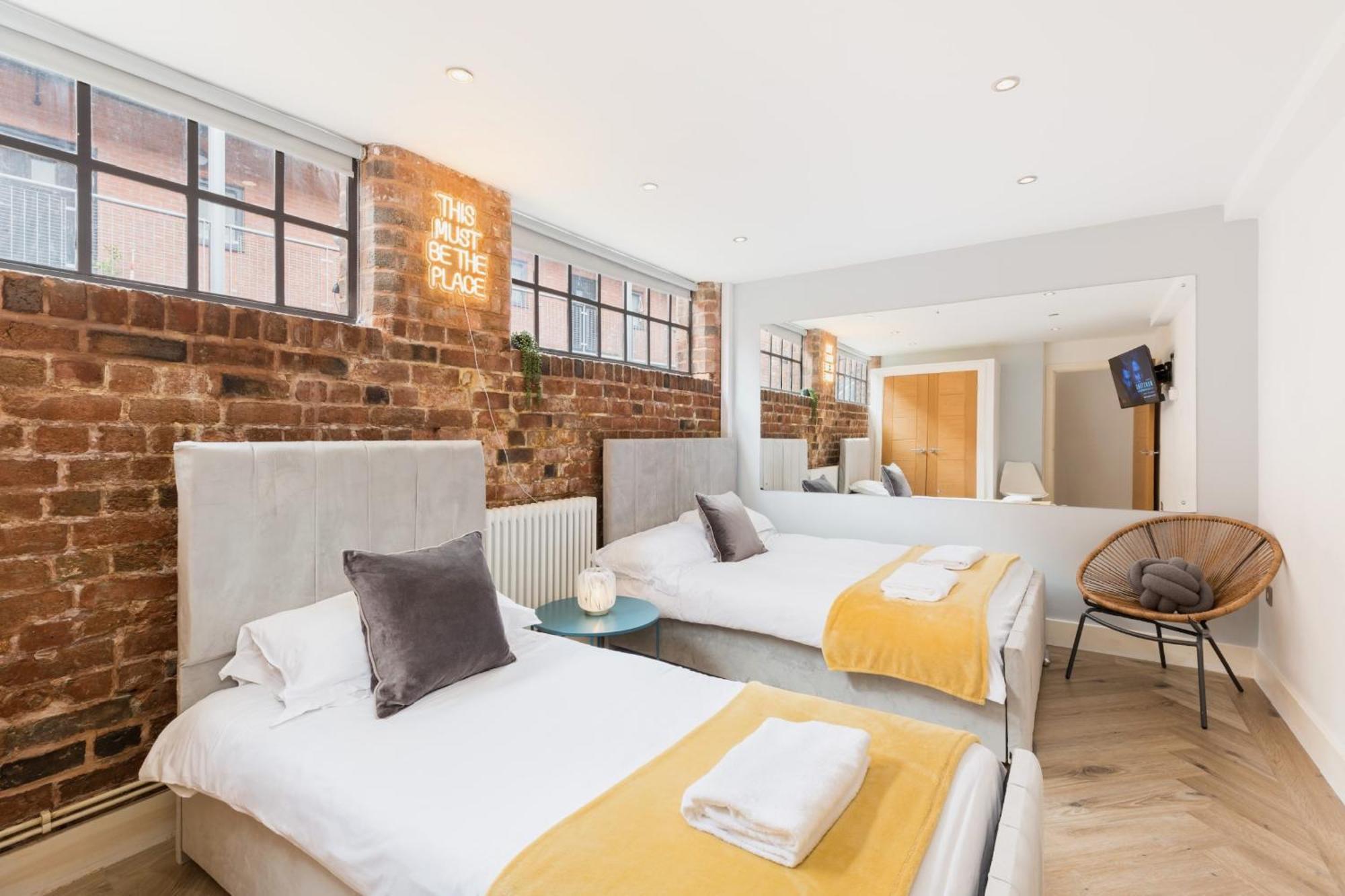High End Luxury Townhouse In Jq, 4 Bedrooms, Flat Screen Tv In All Rooms, Free Parking, Near Birmingham City Centre Deposit Required Екстериор снимка