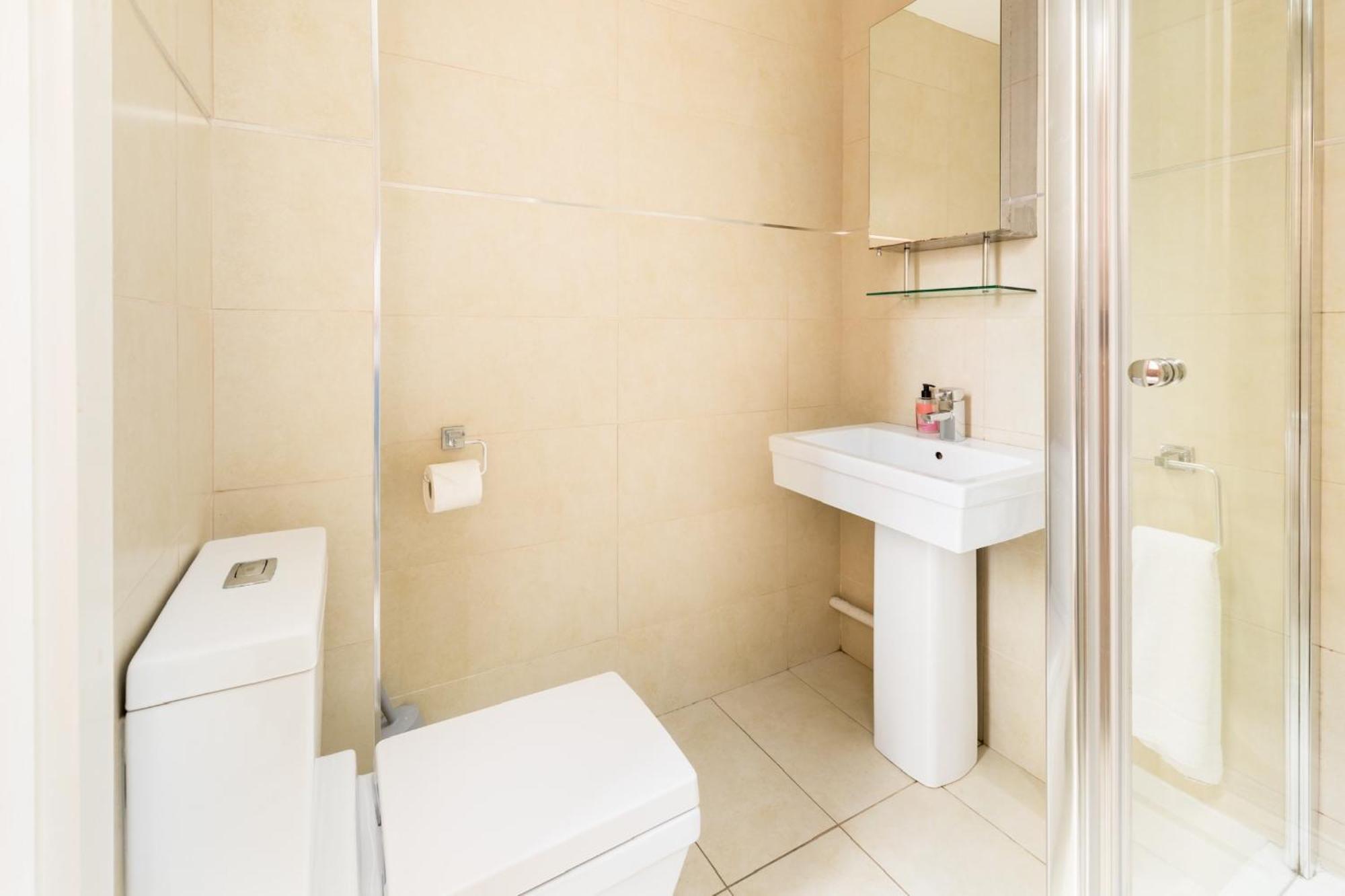 High End Luxury Townhouse In Jq, 4 Bedrooms, Flat Screen Tv In All Rooms, Free Parking, Near Birmingham City Centre Deposit Required Екстериор снимка