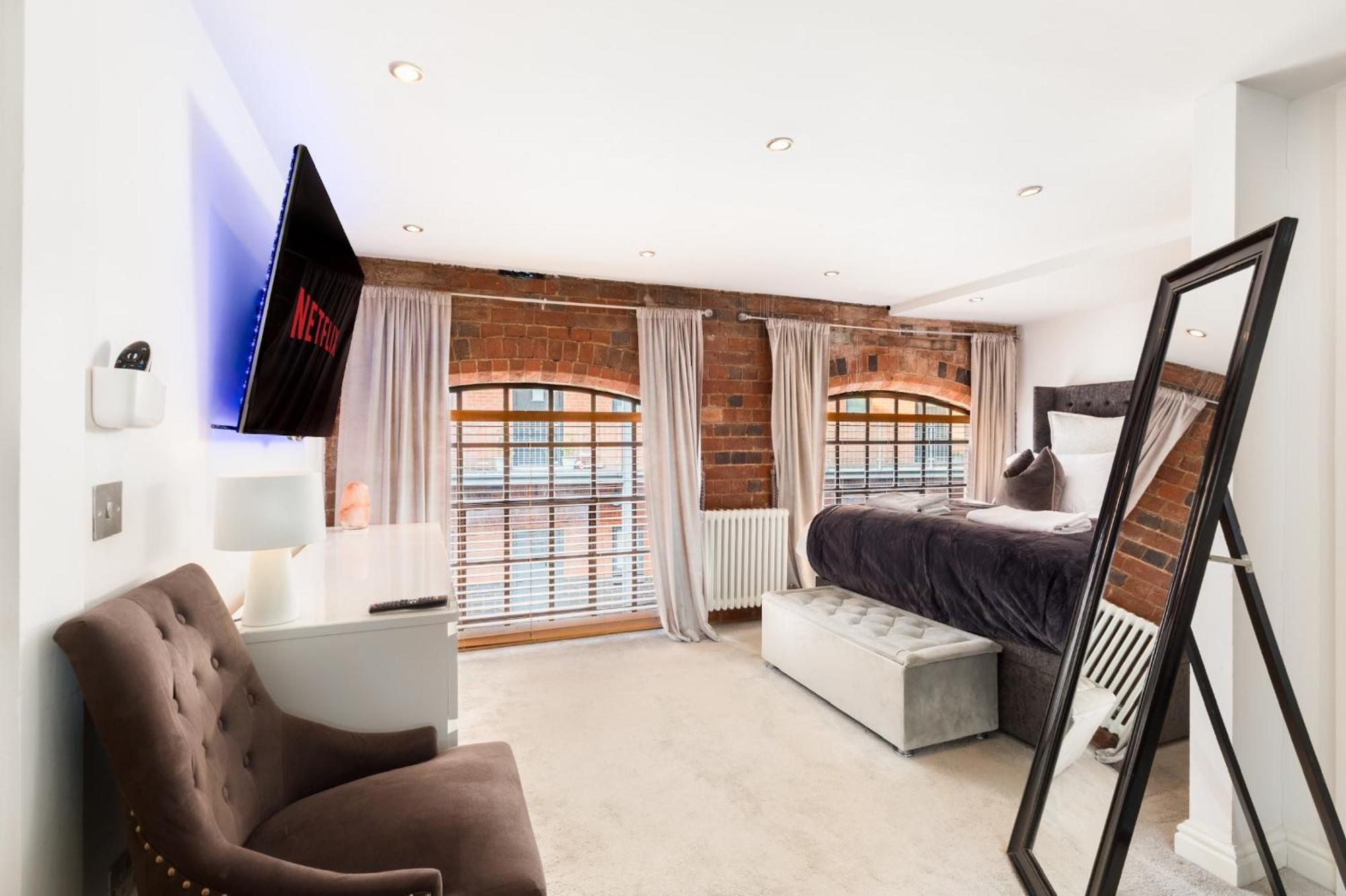 High End Luxury Townhouse In Jq, 4 Bedrooms, Flat Screen Tv In All Rooms, Free Parking, Near Birmingham City Centre Deposit Required Екстериор снимка